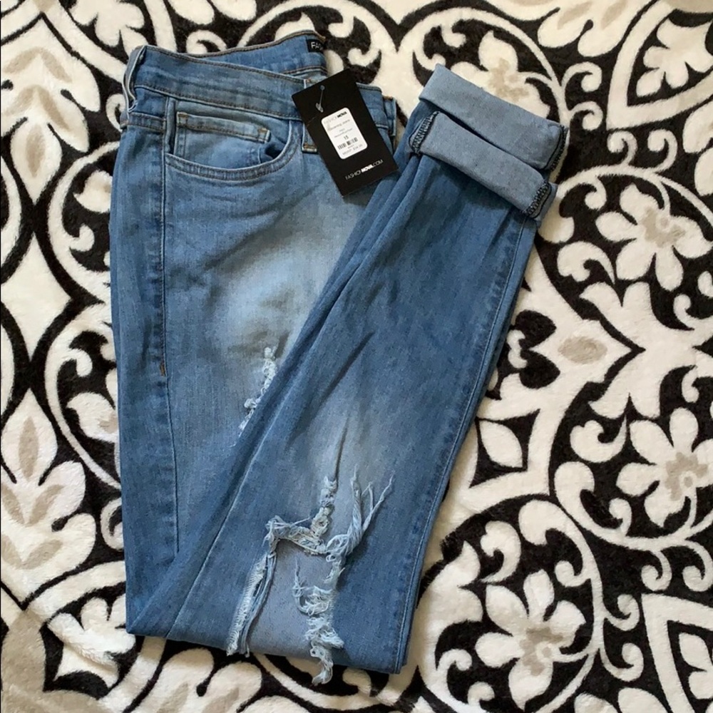 Super trendy Fashion Nova Skinny jeans